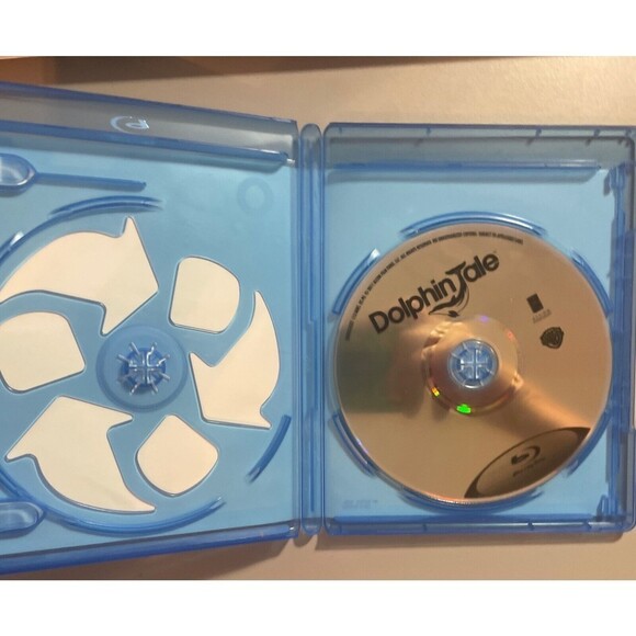 Dolphin Tale (Blu-ray) Only - Picture 4 of 7